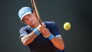 Geneva (Switzerland Schweiz Suisse), 23/05/2023.- Guido Pella of Argentina in action during his match against Ilya Ivashka of Belarus at the ATP Geneva Open tennis tournament, in Geneva, Switzerland, 23 May 2023. (Tenis, Abierto, Bielorrusia, Suiza, Ginebra) EFE/EPA/VALENTIN FLAURAUD
