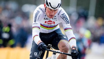 Dutch Mathieu Van Der Poel competes in the men's elite race of the superprestige cyclocross cycling event, race 5 out of 8, in Mol on December 23, 2024. (Photo by JASPER JACOBS / Belga / AFP) / Belgium OUT