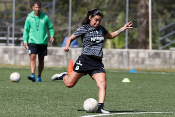 Atlético Nacional sigue su preparación para la Copa Libertadores Femenina. Su gran refuerzo Yoreli Rincón fue anunciada.