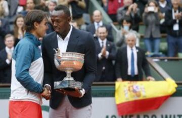Rafa Nadal en Roland Garros de 2013, ganó a David Ferrer por un 6-3, 6-2, 6-3. Usain Bolt le entregó el trofeo.