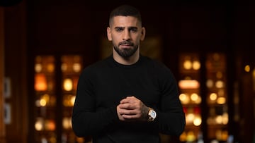 Ilia Topuria, doble campeón de la UFC, posa para AS.