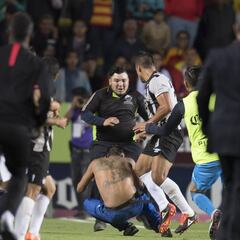 Aficionado intentó agredir a jugadores del Necaxa en el Morelos