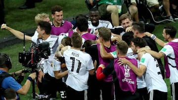 Jugadores de la selección alemana celebran la victoria ante Suecia.