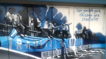 Mural de Iraultza en Mendizorroza.