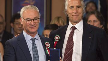 Ranieri recibe el premio.