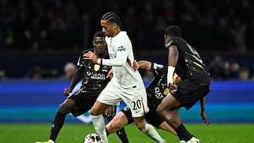 Chelsea's Brazilian forward #20 Joao Pedro controls the ball during the UEFA Champions League round of 16 first leg football match between Paris Saint-Germain (PSG) and Chelsea at the Parc des Princes stadium in Paris on March 11, 2026. (Photo by JULIEN DE ROSA / AFP)