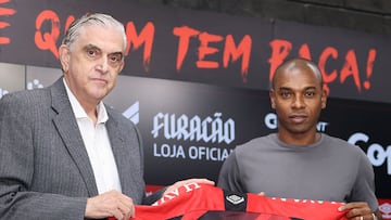 Oficial: Fernandinho firma con Athletico Paranaense