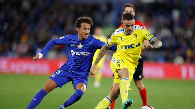 Roger Martí y una posible renovación con el Cádiz