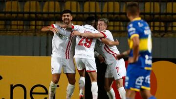 Futbol, Everton vs Estudiantes de La Plata.
Copa Libertadores 2022.
El jugador de Estudiantes de La Plata Matias Pellegrini, centro, celebra su gol contra Everton durante el partido de ida de la fase previa de la Copa Libertadores disputado en el estadio Sausalito de Vina del Mar, Chile.
09/03/2022
Andres Pina/Photosport
Football, Everton vs Estudiantes de La Plata.
2022 Copa Libertadores Championship.
Estudiantes de La Plata's player Matias Pellegrini, center, celebrates after scoring against Everton during the first leg match of the previous phase of the Copa Libertadores Championship held at the Sausalito stadium in Vina del Mar, Chile.
09/03/2022
Andres Pina/Photosport