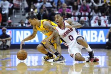 Hawks 73 - Pacers 81 (2-4). Jeff Teague de los Atlanta Hawks lucha para no perder el balón ante George Hill.