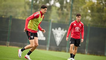 Carlos Fernández, jugador del Mirandés, se encuentra entre algodones.