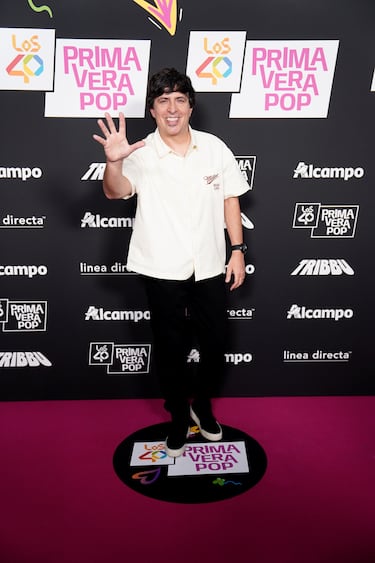 El presentador Dani Moreno posa en la alfombra roja de LOS40 Primavera Pop.