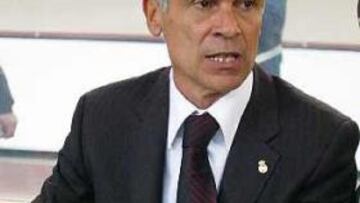 <b>NO SE OLVIDAN.</B> Aunque hace años que no trabajan juntos, Cúper no olvida a Ronaldo.