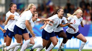 La selección inglesa femenina sub-20 celebra la consecución del tercer puesto.