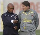 Garrido recupera a Marcos Senna para el Camp Nou