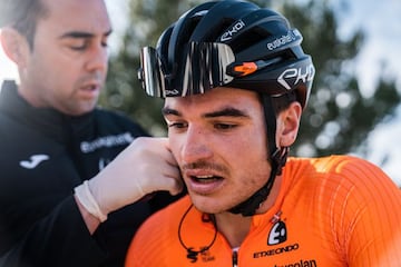 Carlos Canal, junto al preparador físico del Euskaltel, Jorge Azanza, en pleno test de lactato.