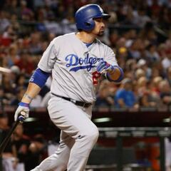 Adrián González se negó a hospedarse en hotel de Donald Trump