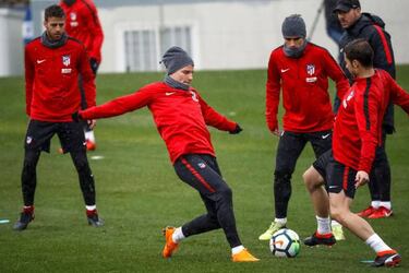 Simeone: "Oblak asked to train, he's fine and he'll play"