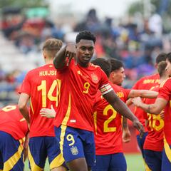 Casadó, Samu y Paredes se estrenan con España