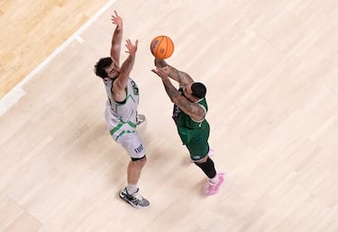 El Unicaja impone su ley a un Tofas Bursa de escasos recursos