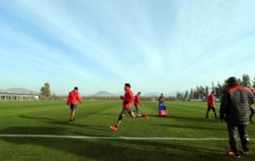 La primera jornada de la selección chilena en el Monasterio Celeste. Hoy se sumó Edson Puch y arribaron Gonzalo Jara y Miiko Albornoz.