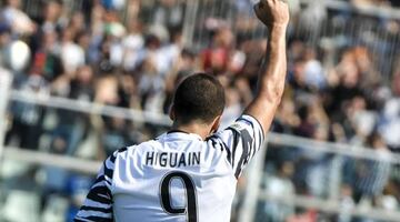 Juventus' forward from Argentine Gonzalo Gerardo Higuain celebrates after scoring during the Italian Serie A football match Pescara versus Juventus at Adriatico's comunal stadium
