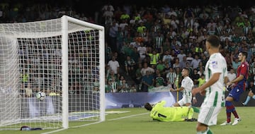 3-0. Sergio León anotó el tercer gol.