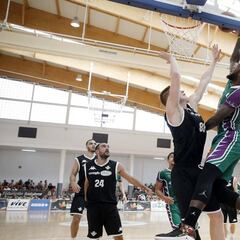 Wiltjer dio alas a Unicaja ante un Betis que aguantó medio tiempo