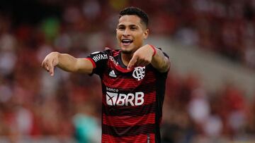 Joao Gomes durante un partido con el Flamengo.