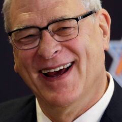 Phil Jackson: 12 millones al año y "ni siquiera coge el teléfono"