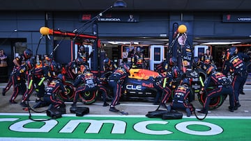 Tsunoda hace una parada con el Red Bull en Silverstone.