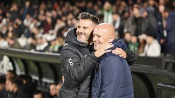 Ania se abraza a Schreuder en el último partido