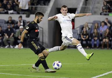 Diego Rossi tuvo varias oportunidades para abrir el marcador pero se encontró con Rimando o su mala puntería.