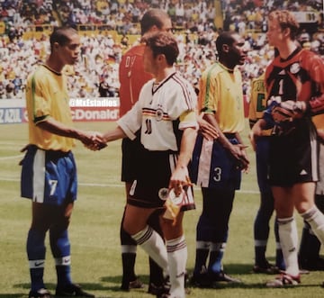 Apenas era un niño cuando Ronaldinho enfrentó a la leyenda alemana Lothar Matthäus