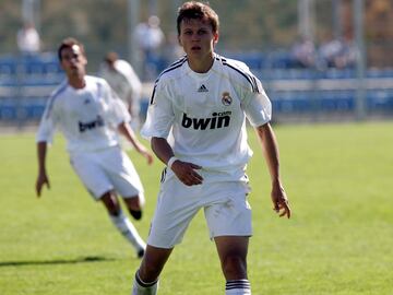 Con 15 años llegó a la cantera del Real Madrid, donde llegó a debutar con el primer equipo blanco en 2013, con 22 años.