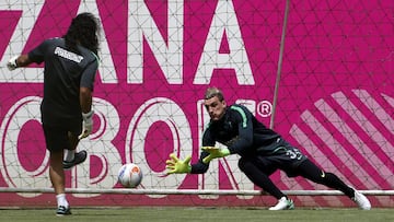 Aún está en duda el futuro de Franco Armani, River lo quiere y Nacional no lo quiere dejar ir.