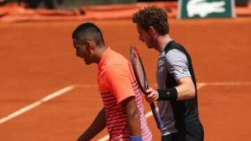 Andy Murray consuela a Nick Kyrgios.