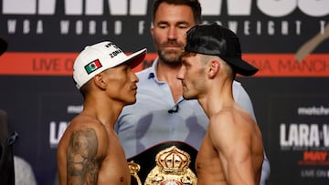 Boxing - Mauricio Lara & Leigh Wood Weigh-In - Kimpton Clocktower Hotel, Manchester, Britain - May 26, 2023 Mauricio Lara and Leigh Wood during the weigh-in as promoter Eddie Hearn looks on Action Images via Reuters/Jason Cairnduff