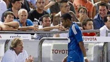 <b>DESPISTADO. </b>Schuster vio a Robinho descentrado ante el Valencia y lo cambió por Robben en el 63'.