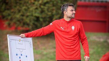 10-01-25. RUBÉN ALBÉS, EN UN ENTRENAMIENTO DE LA SEMANA PREVIA AL DUELO CON EL OVIEDO.