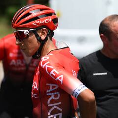 Nairo Quintana salva el día pese a una caída en Occitania