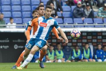 20 años. Hormigón armado para el centro del campo del Espanyol. Quique valora mucho su saber estar junto a Javi Fuego o para apuntalar el equipo con el marcador a favor. Renovado hasta 2022 y con 40 millones de cláusula.