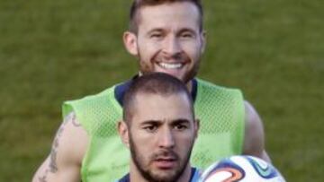 CONCENTRADO CON LOS ‘BLEUS’. Benzema está en Brasil con Francia para disputar el Mundial.