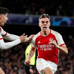 Arsenal's Belgian midfielder #19 Leandro Trossard (R) celebrates after scoring his team second goal during the UEFA Champions League quarter final first-leg football match between Arsenal and Bayern Munich at the Arsenal Stadium, in north London, on April 9, 2024. (Photo by Ian Kington / IKIMAGES / AFP)