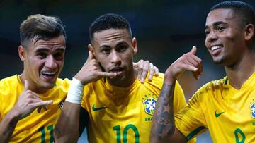 Los jugadores de la selecci&oacute;n brasile&ntilde;a de f&uacute;tbol Philippe Coutinho (i), Neymar (c) y Gabriel Jesus (d) celebran la anotaci&oacute;n de un gol hoy, jueves 10 de noviembre de 2016, durante un partido entre Brasil y Argentina por la clasificaci&oacute;n al Mundial Rusia 2018, en el estadio Mineir&atilde;o, en la ciudad de Belo Horizonte (Brasil).