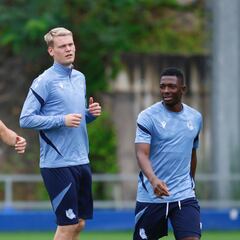 El mercado de fichajes de la Real coge ritmo en las últimas horas