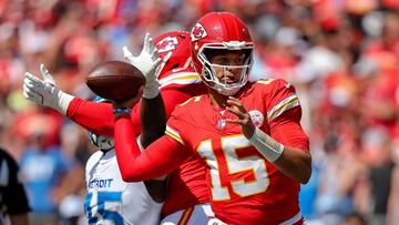 KANSAS CITY, MISSOURI - AUGUST 17: Patrick Mahomes #15 of the Kansas City Chiefs looks for an open receiver during the first quarter of a preseason game against the Detroit Lions at GEHA Field at Arrowhead Stadium on August 17, 2024 in Kansas City, Missouri. David Eulitt/Getty Images/AFP (Photo by David Eulitt / GETTY IMAGES NORTH AMERICA / Getty Images via AFP)