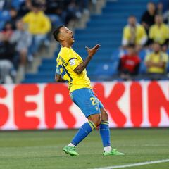 Aprobados y suspensos: Las Palmas se estrella contra el larguero