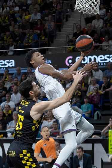 El Lenovo Tenerife se desquita y deja sin liderato al Unicaja