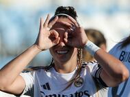 Athenea del Castillo celebra un gol al Levante Badalona en la Liga F.